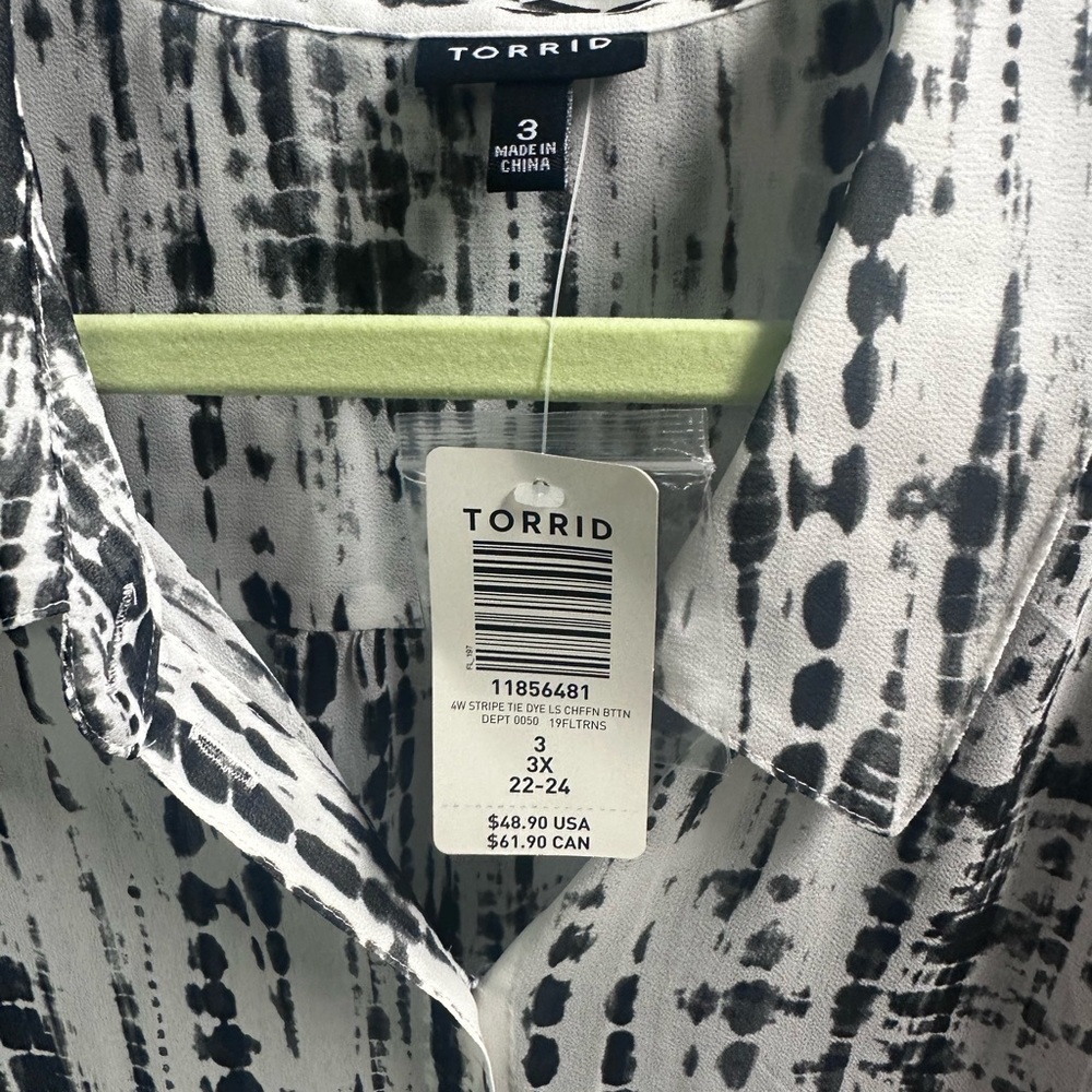 Chiffon Collared Button-Front Tunic - Picture 7 of 7